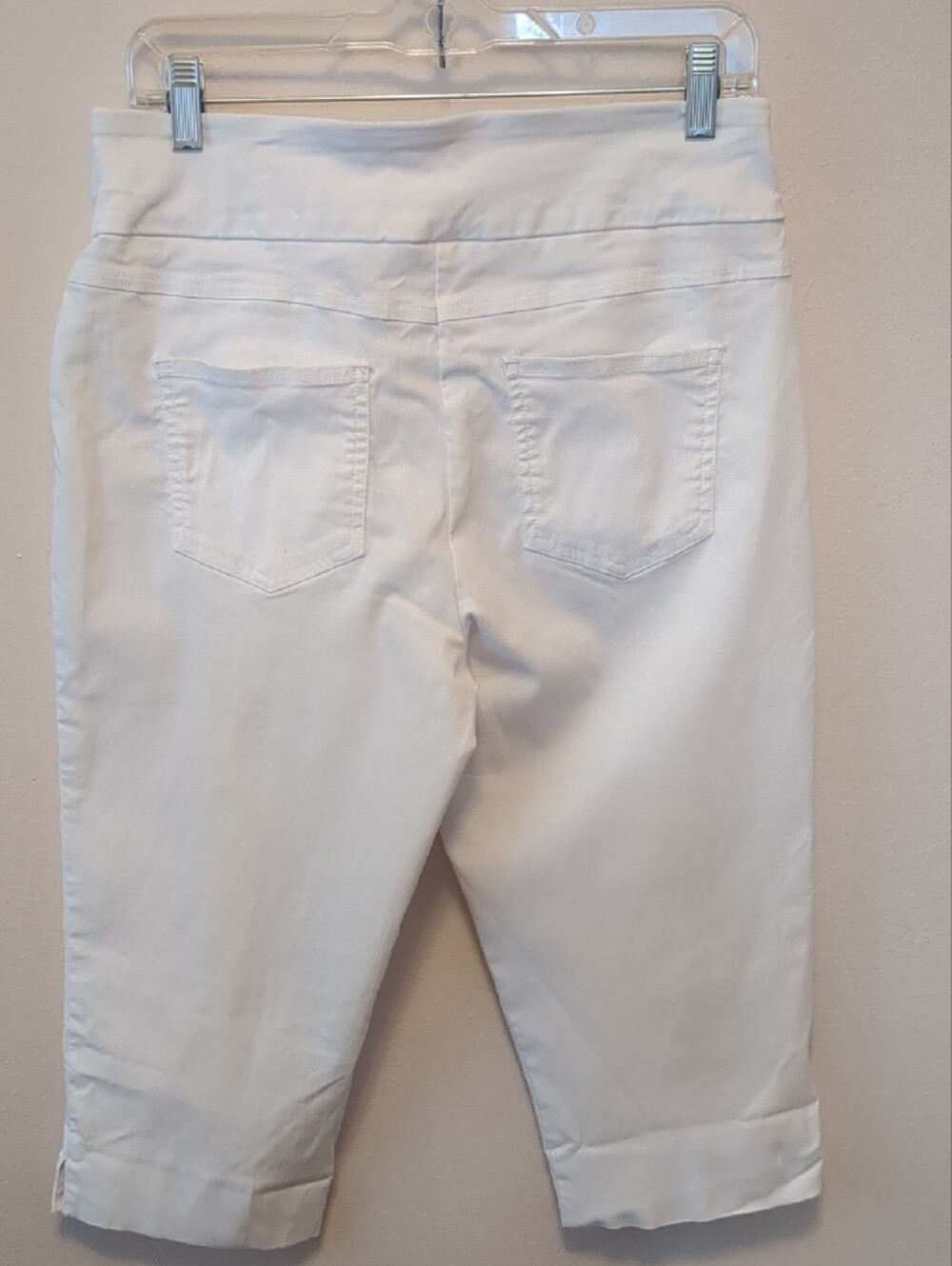 Ruby Rd. White Cropped Jeans - Picture 2 of 2